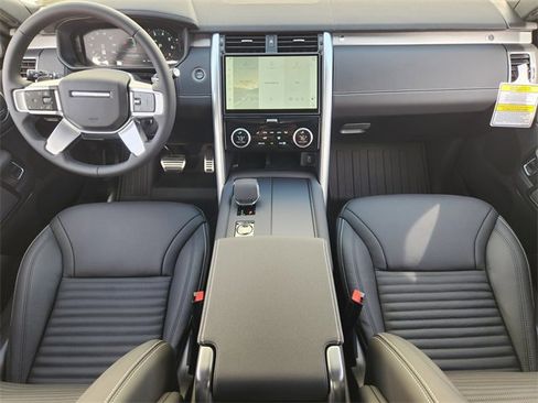 New 2026 Land Rover Discovery Limited Edition image 18