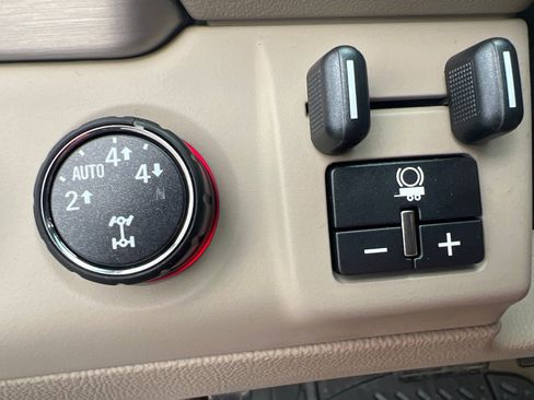 Used 2015 GMC Yukon Denali w/ Open Road Package image 24