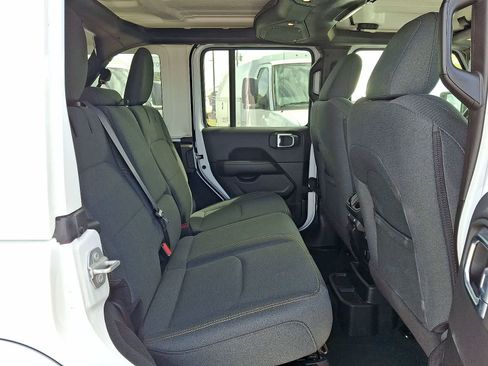 Used 2025 Jeep Wrangler Unlimited Sahara w/ Safety Group AWD/4WD image 31
