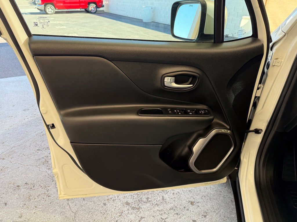Used 2018 Jeep Renegade Limited w/ UConnect 8.4 Nav Group AWD/4WD image 25