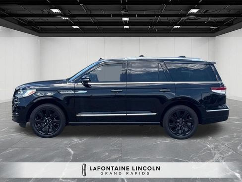 Certified 2022 Lincoln Navigator Reserve AWD/4WD image 2