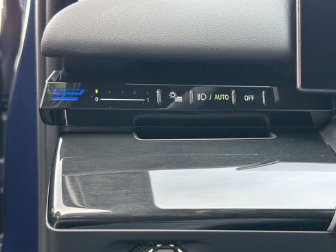 Certified 2024 BMW 530i xDrive w/ Premium Package image 35