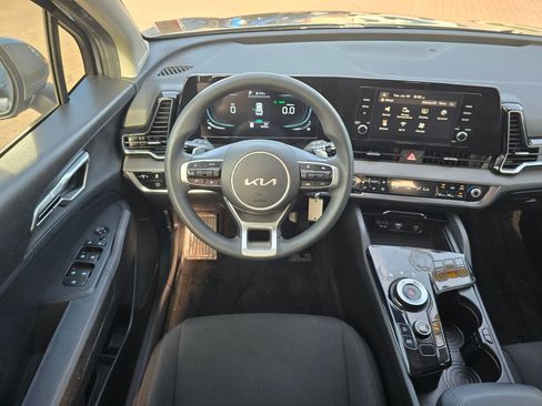 Used 2025 Kia Sportage LX FWD image 13
