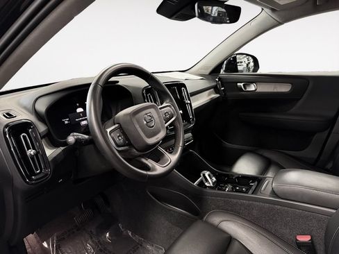 Used 2025 Volvo XC40 B5 Plus AWD/4WD image 10
