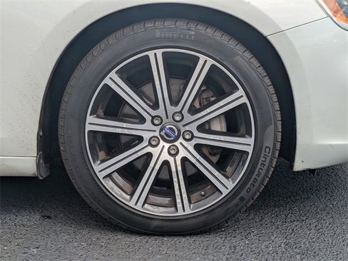 Used 2017 Volvo S60 T5 Inscription Platinum image 11