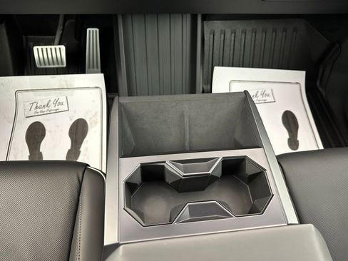 Used 2025 Tesla Cybertruck AWD Crew Cab image 21