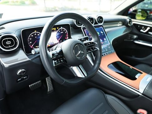 Used 2024 Mercedes-Benz GLC 300 4MATIC image 19