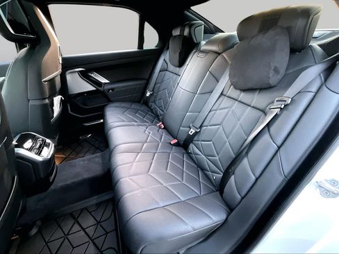 Used 2025 BMW i7 xDrive60 w/ M Sport Package RWD image 18