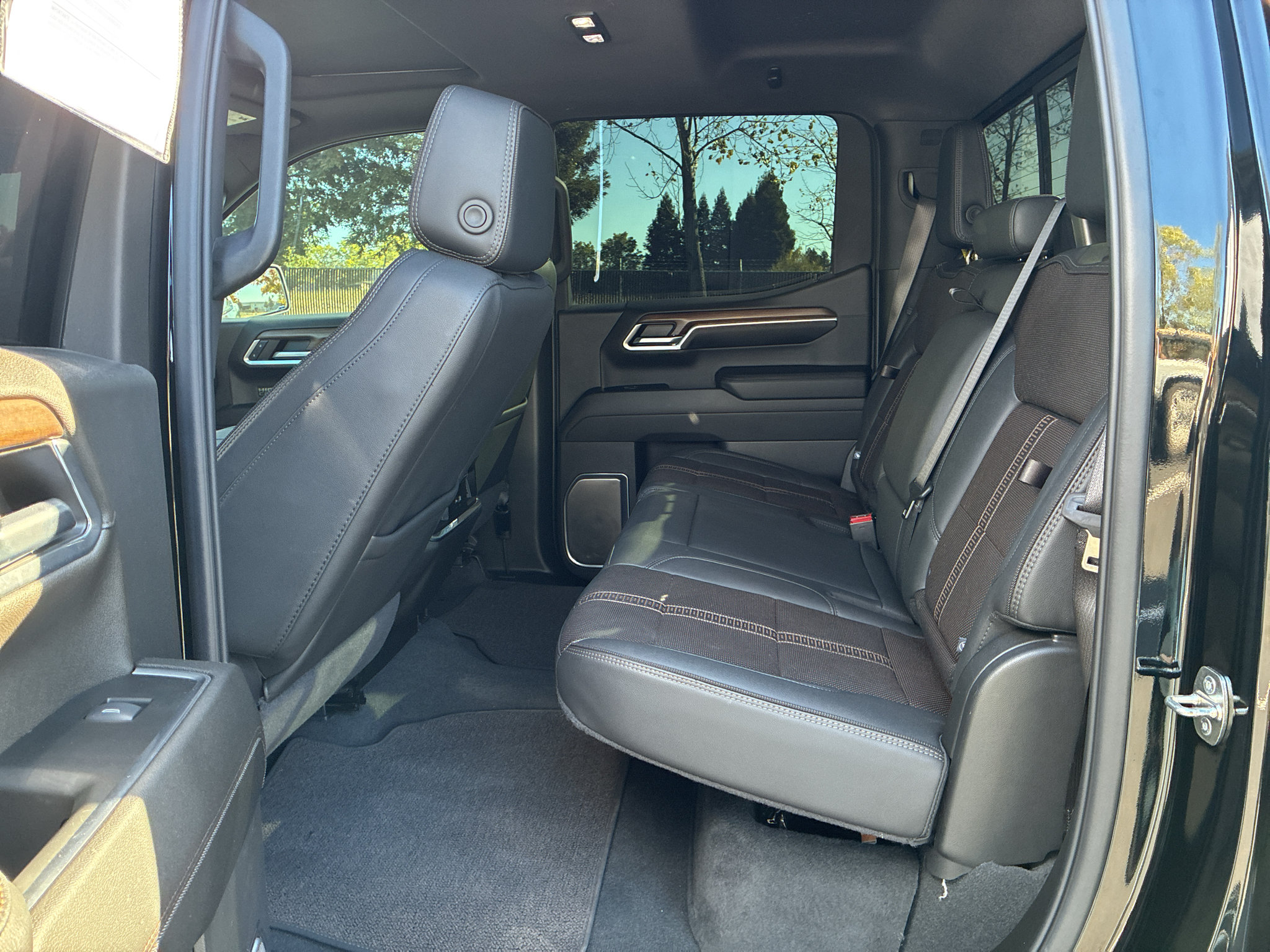 Used 2024 Chevrolet Silverado 1500 High Country w/ Midnight Edition AWD/4WD image 42