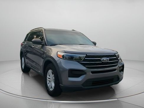 Certified 2021 Ford Explorer XLT RWD image 4