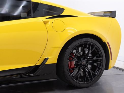 Used 2018 Chevrolet Corvette Z06 RWD image 32