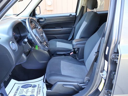 Used 2014 Jeep Patriot Latitude AWD/4WD image 16