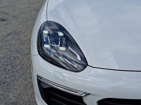 Used 2017 Porsche Cayenne Platinum Edition AWD/4WD image 9