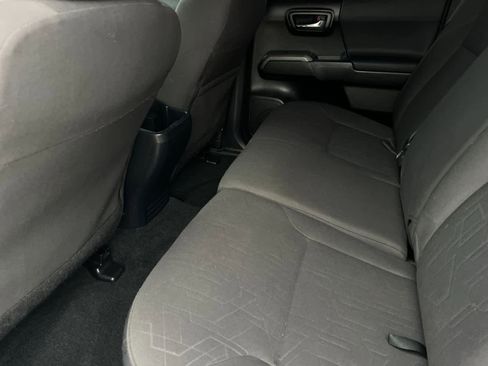 Used 2018 Toyota Tacoma TRD Sport w/ Technology Package image 4