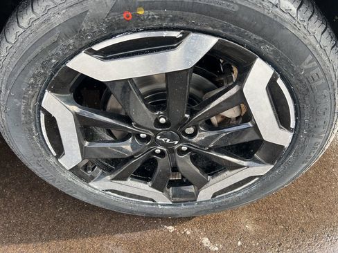 Certified 2023 Kia Telluride S w/ S Sunroof Package image 42