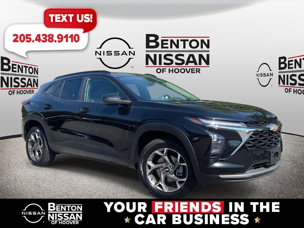 Used 2025 Chevrolet Trax LT w/ LT Convenience Package FWD image 1