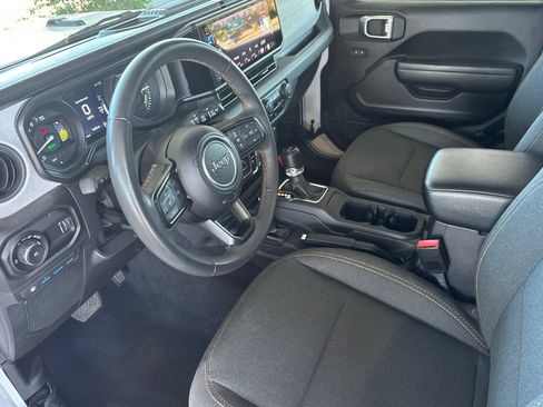 Used 2024 Jeep Wrangler Unlimited AWD/4WD image 5