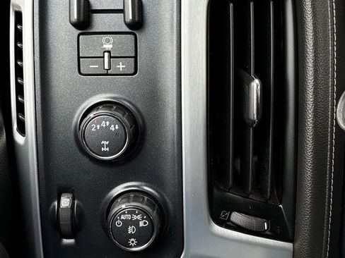 Used 2018 GMC Sierra 2500 SLE w/ HD SLE Preferred Plus Package AWD/4WD image 6