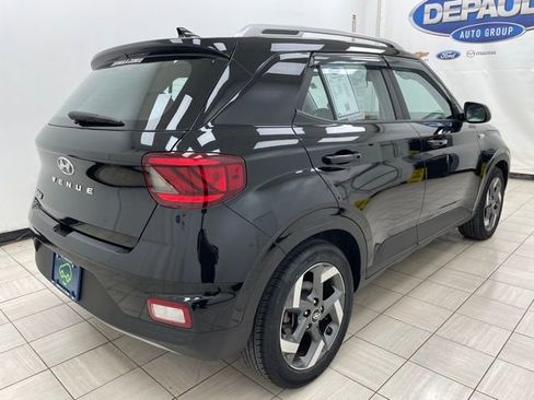 Used 2022 Hyundai Venue SEL image 22