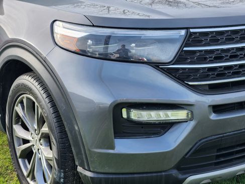Used 2022 Ford Explorer XLT w/ Equipment Group 202A image 8