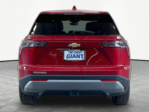 New 2026 Chevrolet Equinox LT w/ Convenience Package II FWD image 4