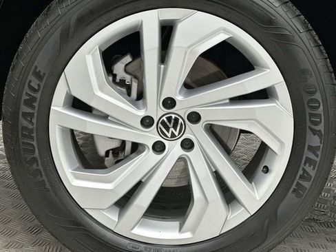 Used 2023 Volkswagen Atlas SE image 11