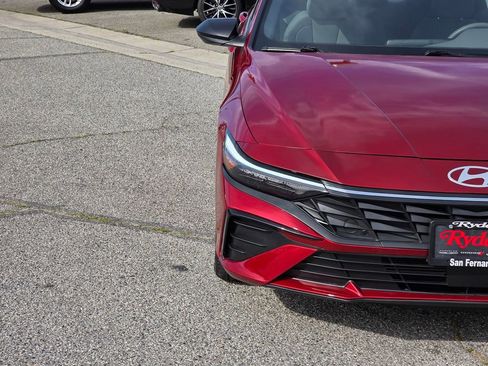 Used 2024 Hyundai Elantra SEL image 3