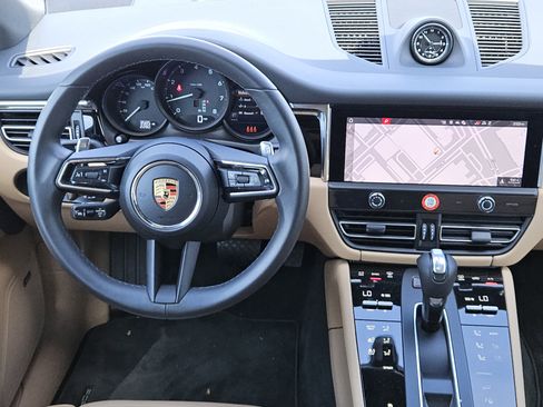 Certified 2025 Porsche Macan image 25