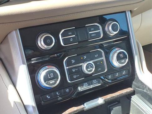 Used 2023 GMC Yukon Denali AWD/4WD image 8