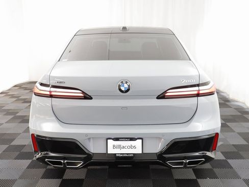 Used 2024 BMW 760i xDrive w/ Premium Package 2 image 18