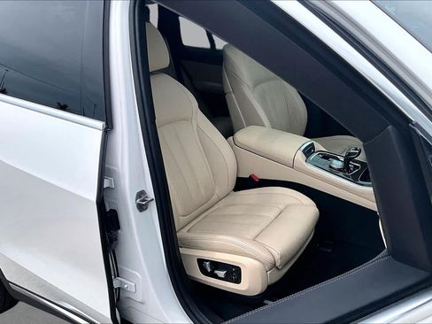 Used 2022 BMW X5 sDrive40i w/ Luxury Seating Package RWD image 9