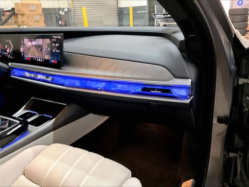 Certified 2025 BMW 760i xDrive image 17