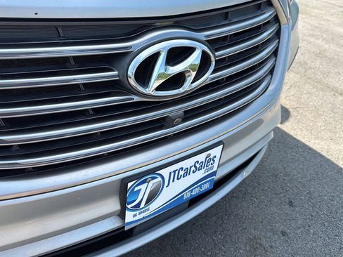 Used 2017 Hyundai Santa Fe Limited image 25