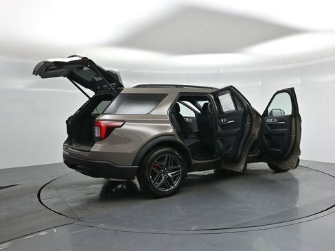 Used 2026 Ford Explorer ST-Line w/ ST-Line Street Pack RWD image 5