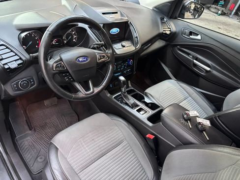 Used 2017 Ford Escape SE w/ Equipment Group 201A AWD/4WD image 8