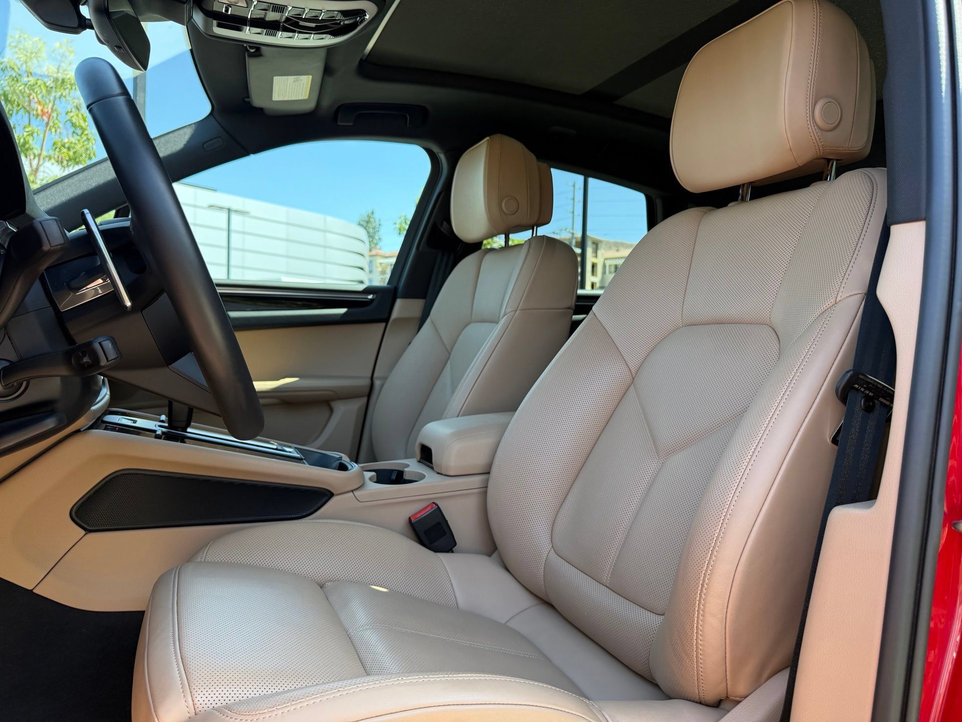 Certified 2026 Porsche Macan AWD/4WD image 5
