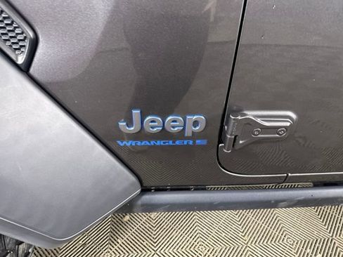 Used 2023 Jeep Wrangler Unlimited w/ Cold Weather Group image 10