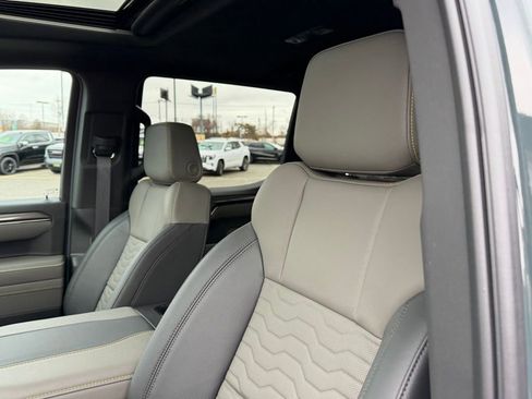 Used 2025 Chevrolet Silverado 1500 ZR2 w/ Technology Package image 17