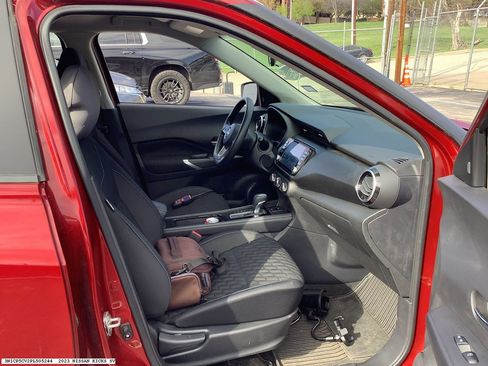 Used 2023 Nissan Kicks SV image 14