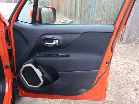 Used 2016 Jeep Renegade Latitude w/ Cold Weather Group image 26