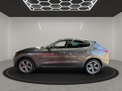 Used 2017 Maserati Levante w/ Luxury Package image 3