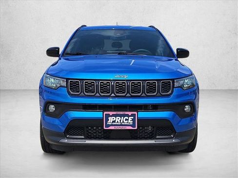 Used 2025 Jeep Compass Latitude w/ Altitude Special Edition AWD/4WD image 2