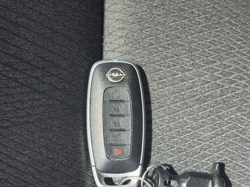 Used 2025 Nissan Rogue SV FWD image 27