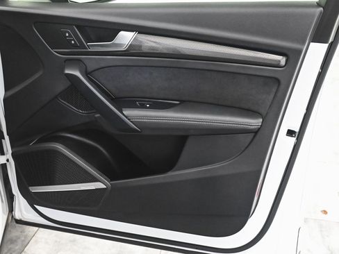 Used 2025 Audi SQ5 Premium Plus w/ Premium Plus Package image 11