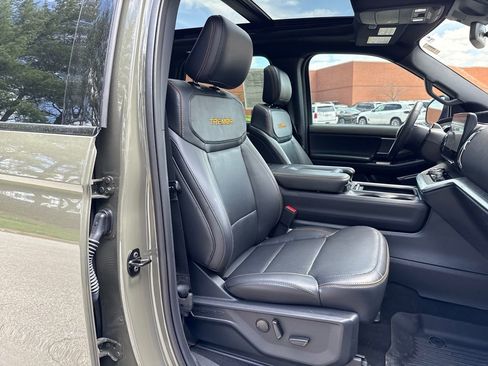 Used 2025 Ford Expedition Tremor AWD/4WD image 31