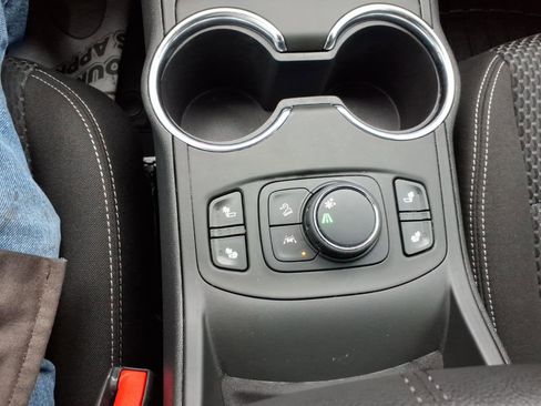 Used 2023 GMC Terrain SLE w/ Driver Convenience Package FWD image 15