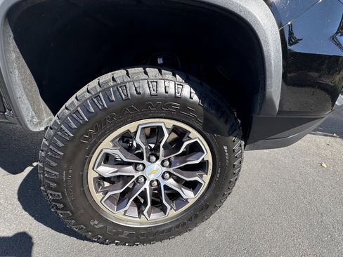 Used 2022 Chevrolet Colorado ZR2 w/ LPO, Door Decal Package image 4