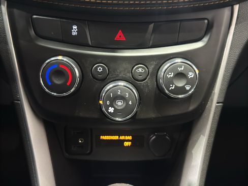 Used 2022 Chevrolet Trax LT w/ Sport Edition image 28