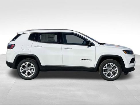New 2026 Jeep Compass Latitude image 8