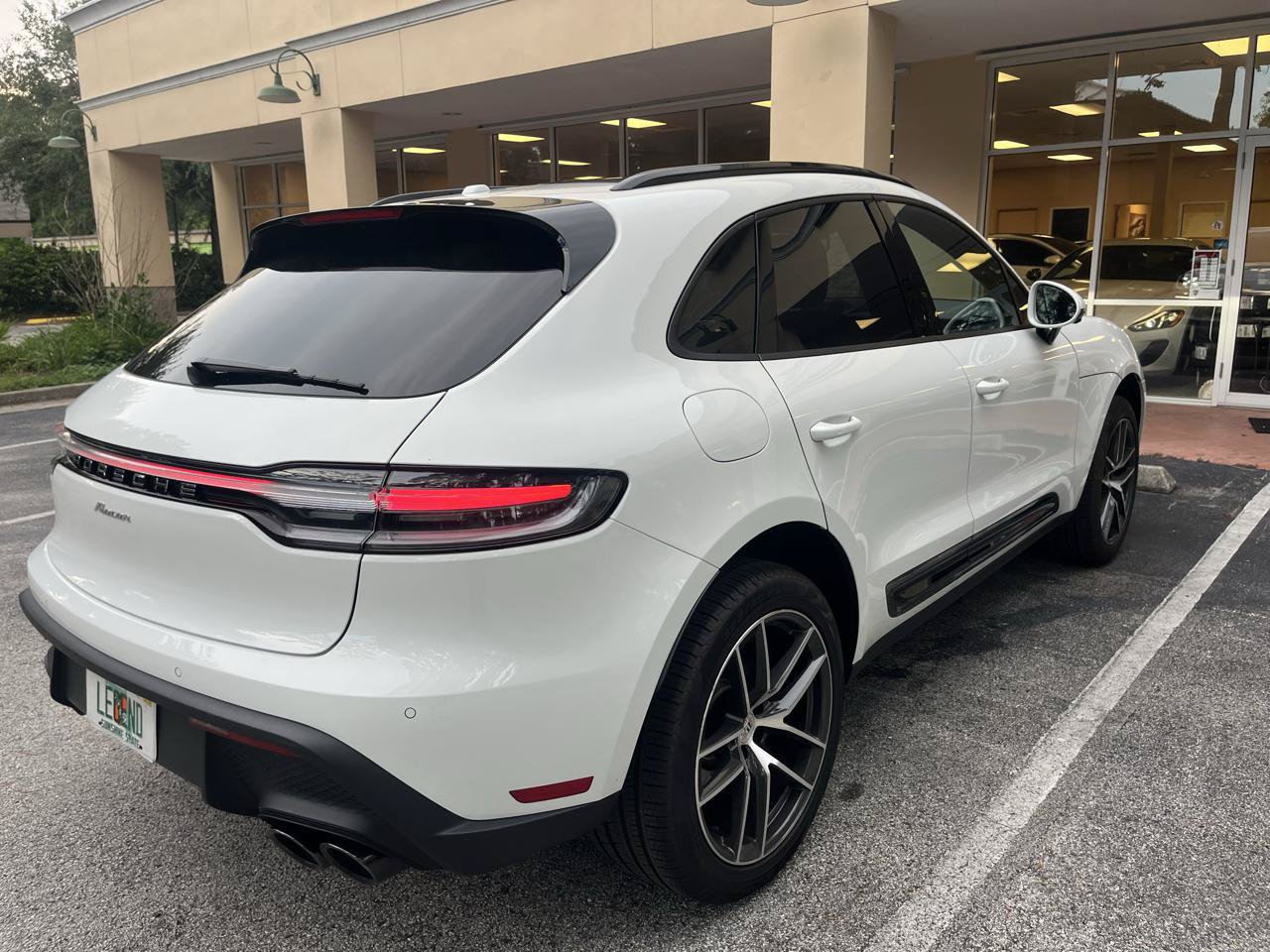 Used 2025 Porsche Macan AWD/4WD image 4